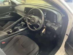 
										2024 Hyundai i30 CN7.V2 MY24 HEV 1.6P DCT White 6 Speed Auto Dual Cl full									