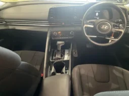 
										2024 Hyundai i30 CN7.V2 MY24 HEV 1.6P DCT White 6 Speed Auto Dual Cl full									