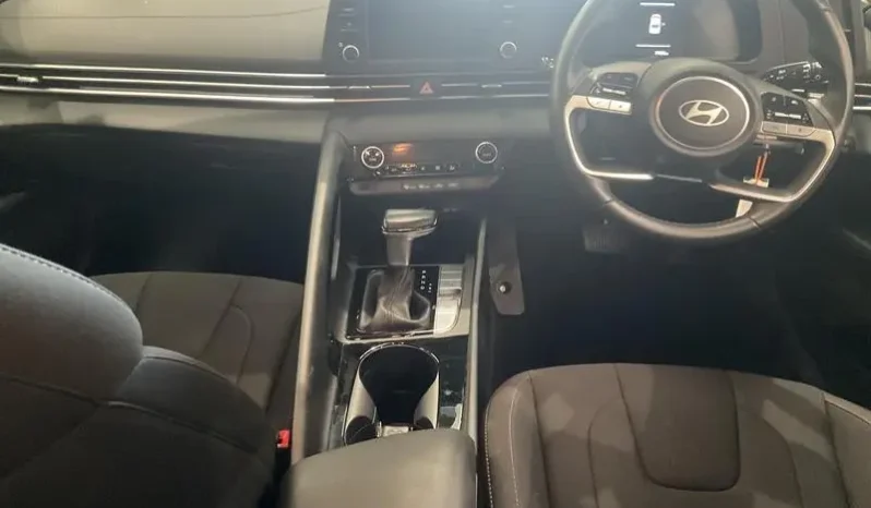 
								2024 Hyundai i30 CN7.V2 MY24 HEV 1.6P DCT White 6 Speed Auto Dual Cl full									