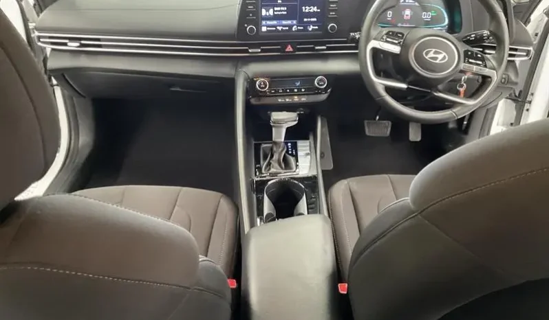 
								2024 Hyundai i30 CN7.V2 MY24 HEV 1.6P DCT White 6 Speed Auto Dual Clutch Sedan full									