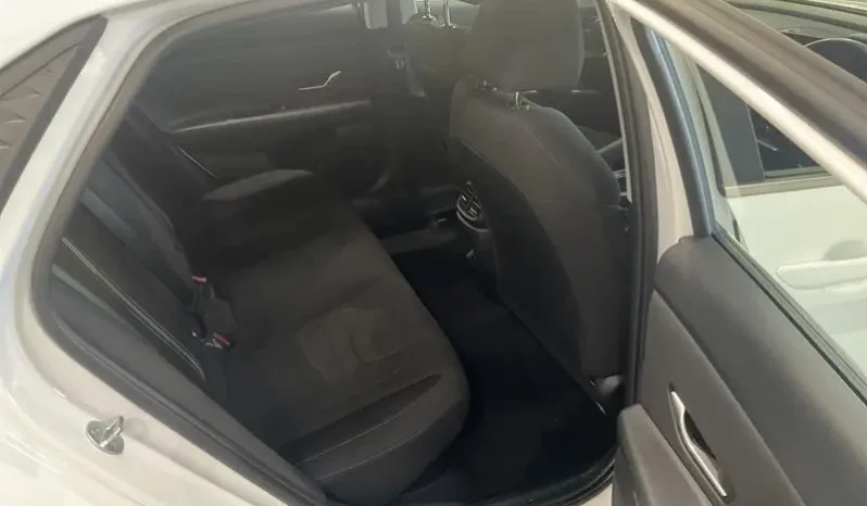 
								2024 Hyundai i30 CN7.V2 MY24 HEV 1.6P DCT White 6 Speed Auto Dual Cl full									