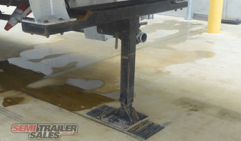 
								1996 Hockney 47,400 Litre Aluminium Tanker full									