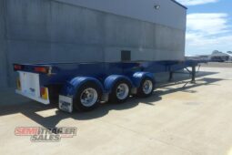 
										2011 Barker Heavy Duty 40FT TRI Axle Skel full									