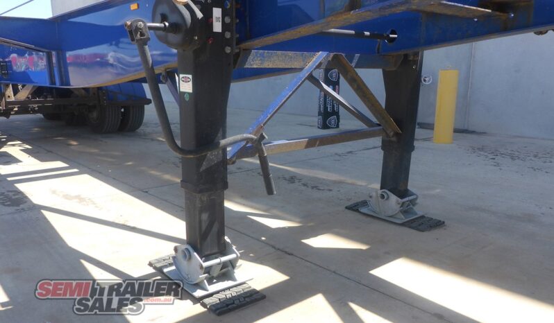 
								2011 Barker Heavy Duty 40FT TRI Axle Skel full									