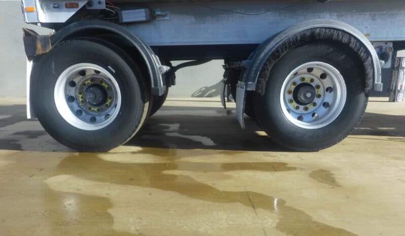 
								2002 Lusty Bogie Enclosed Tipper full									