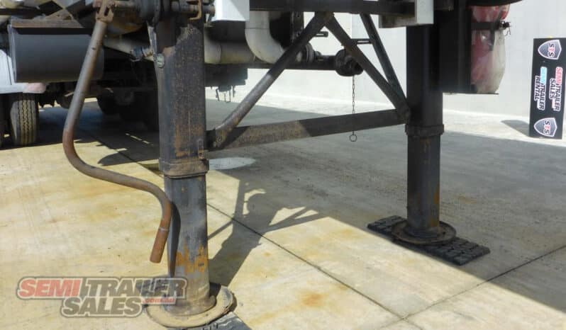 
								1977 Hockney 36,000L Tanker full									