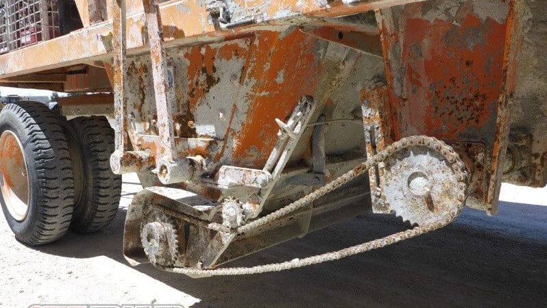 
								Custom Lime Spreader DOG Trailer full									