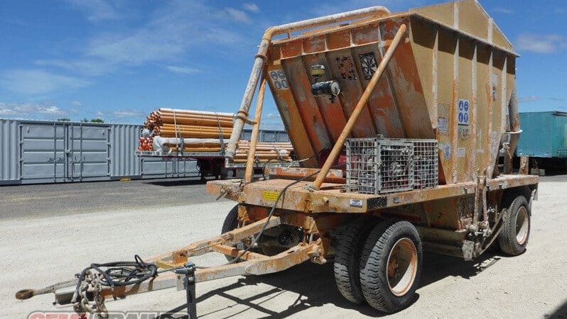 
								Custom Lime Spreader DOG Trailer full									