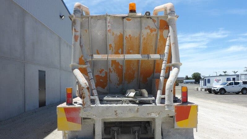 
								Custom Lime Spreader DOG Trailer full									