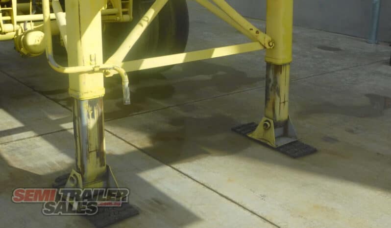 
								1981 Krueger 20FT Skel full									