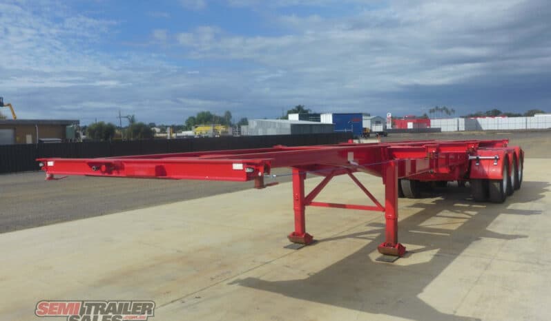 
								2010 Barker 40FT Retractable Skel full									