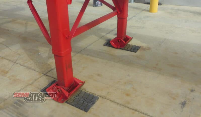 
								2010 Barker 40FT Retractable Skel full									