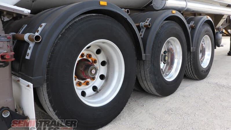 
2007 Boomer Tipping Bulk Tanker full									