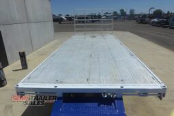 
										2005 Barker 12 Pallet FLAT TOP A Trailer full									