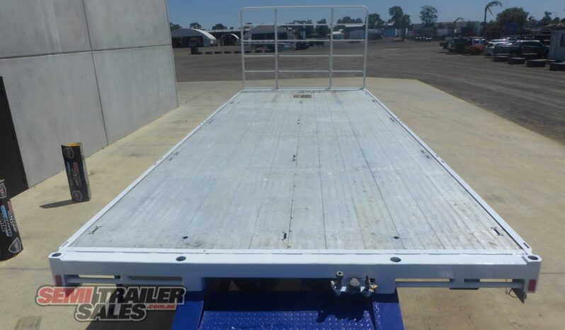 
								2005 Barker 12 Pallet FLAT TOP A Trailer full									