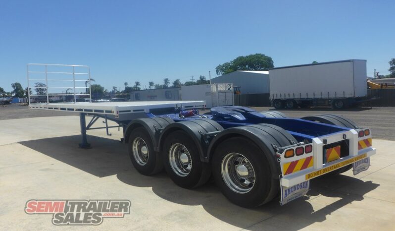 
								2005 Barker 12 Pallet FLAT TOP A Trailer full									