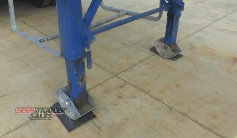 
								2016 Maxitrans 40FT Retractable Skel full									