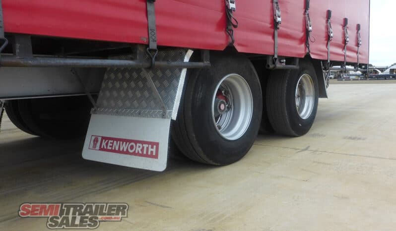 
								2005 TAG-A-Long Dual Axle Curtainsider Trailer full									