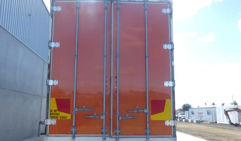 
								2008 Maxitrans Quad Axle Chain Driven FLOOR Curtainsider full									