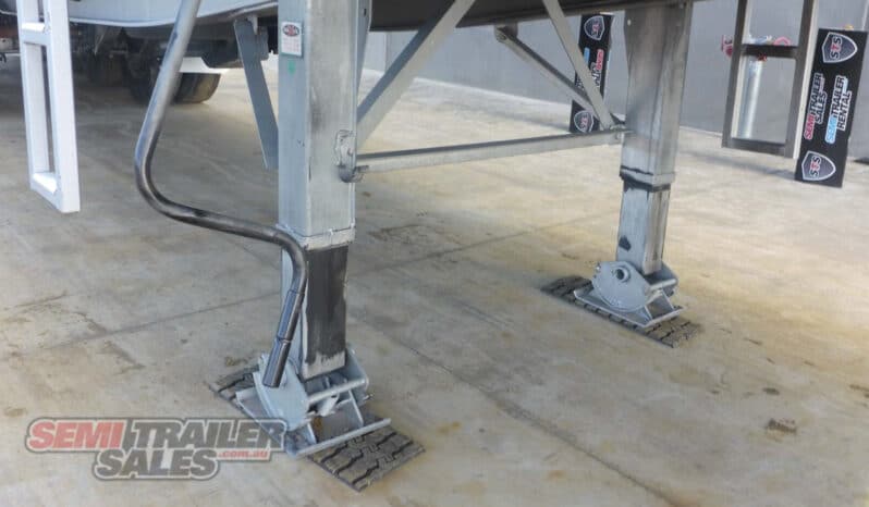 
								2008 Maxitrans Quad Axle Chain Driven FLOOR Curtainsider full									