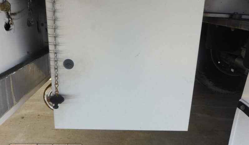 
								2008 Maxitrans Quad Axle Chain Driven FLOOR Curtainsider full									