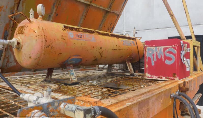 
								1980 Abeson Lime Spreader DOG Trailer full									