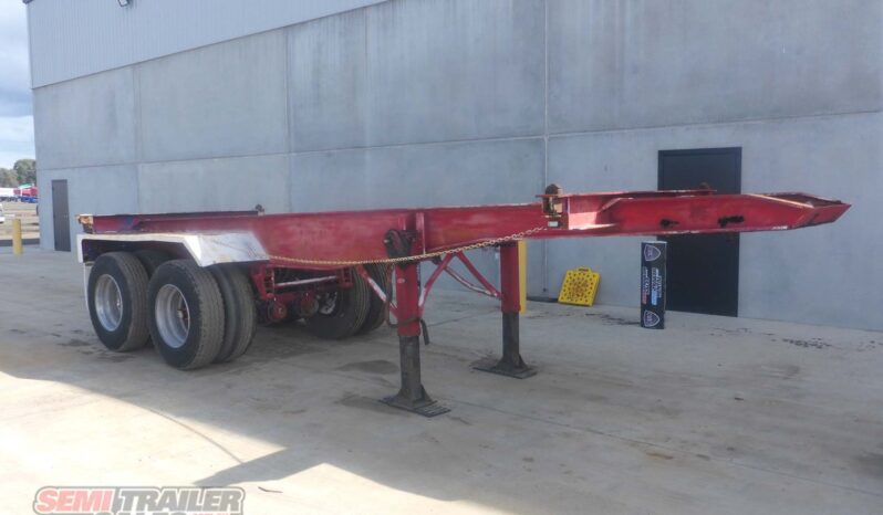 
								1990 Krueger 20FT Skel full									