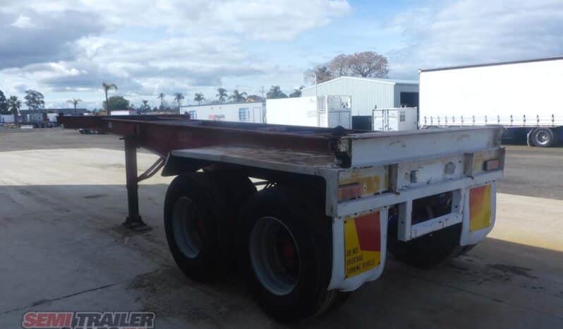 
								1990 Krueger 20FT Skel full									