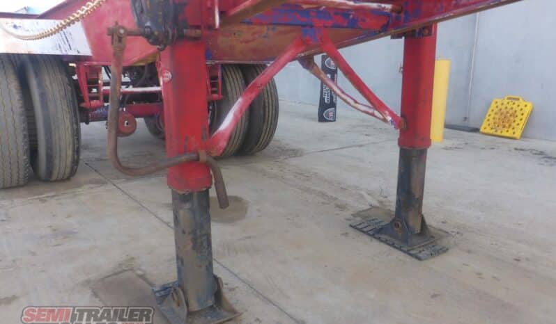 
								1990 Krueger 20FT Skel full									