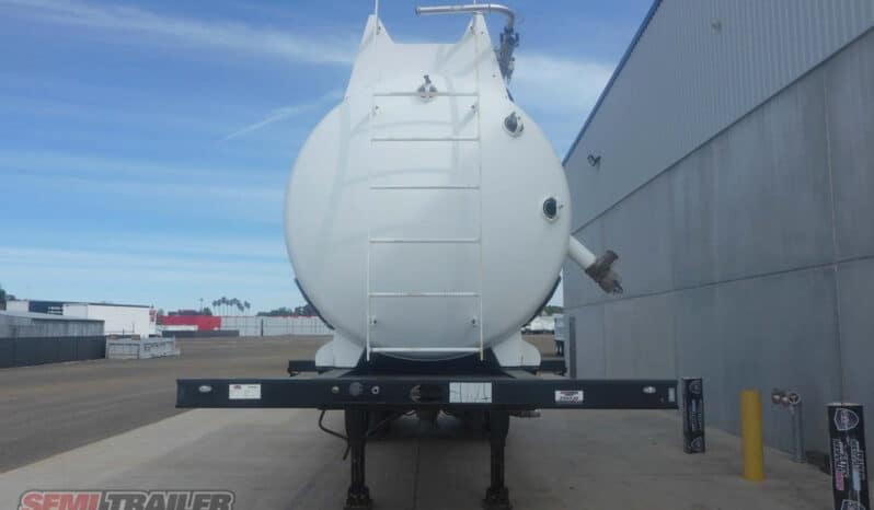 
								2013 Dunstan Farmers Engineering Vacuum Tanker A Trailer full									