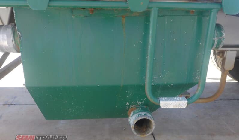 
								2009 Dickinson Stock Crate A Trailer full									