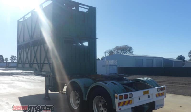 
								2009 Dickinson Stock Crate A Trailer full									