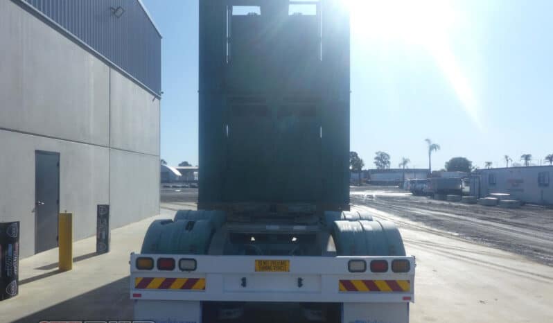 
								2009 Dickinson Stock Crate A Trailer full									