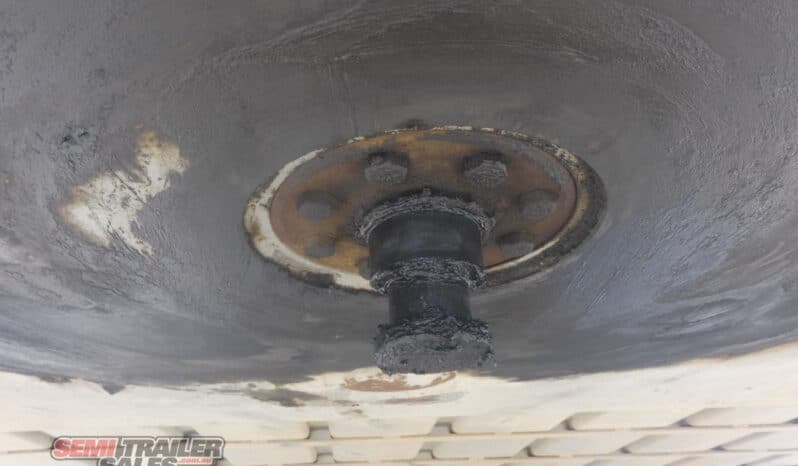 
								2009 Dickinson Stock Crate A Trailer full									