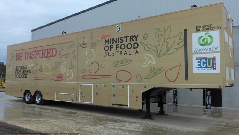 
								2012 SVM 48FT Mobile Kitchen Trailer full									