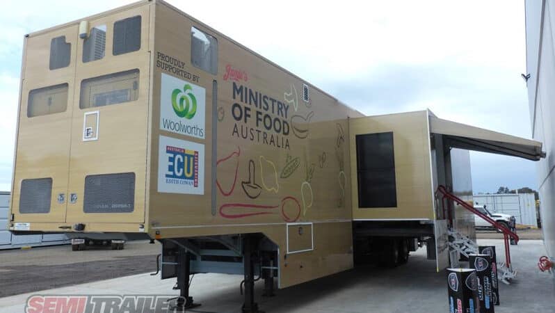 
								2012 SVM 48FT Mobile Kitchen Trailer full									