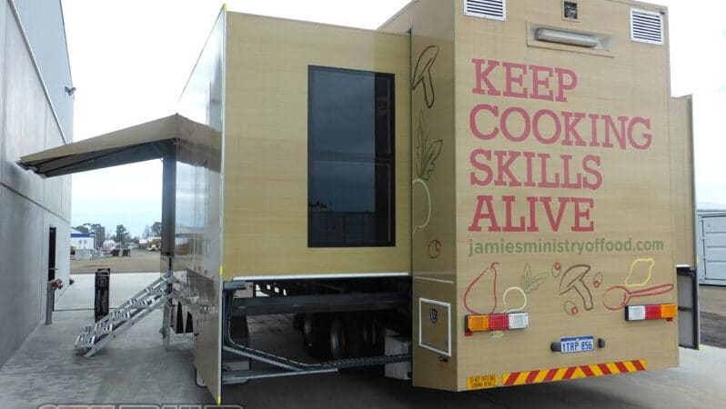 
								2012 SVM 48FT Mobile Kitchen Trailer full									