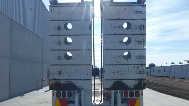 
								2011 Stoodley 43.5FT TRI Axle FLOAT LOW Loader With BI-Fold full									