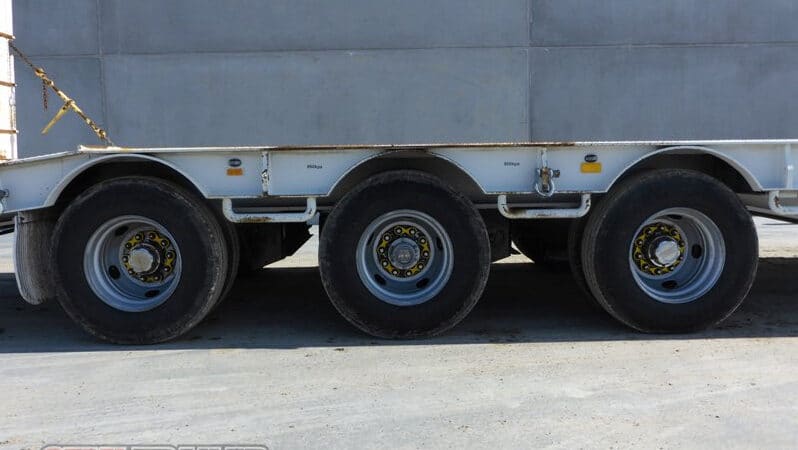 
								2011 Stoodley 43.5FT TRI Axle FLOAT LOW Loader With BI-Fold full									