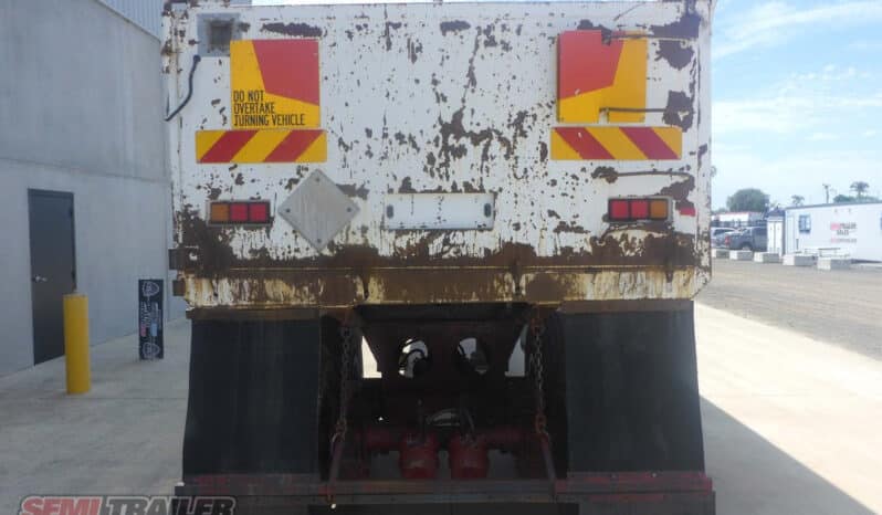 
								1991 White Bogie Tipper full									