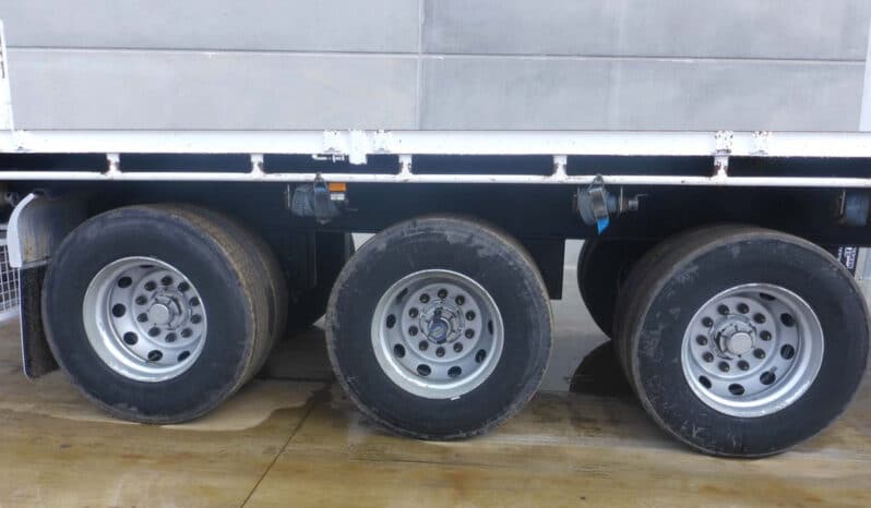 
								2018 Maxitrans FLAT TOP With MID Mount Crane full									