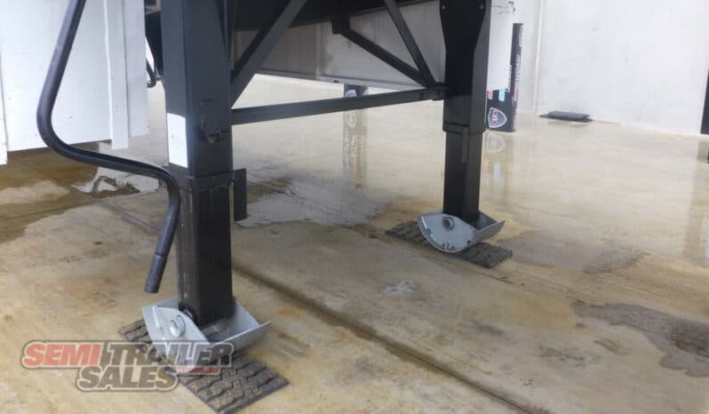 
								2018 Maxitrans FLAT TOP With MID Mount Crane full									