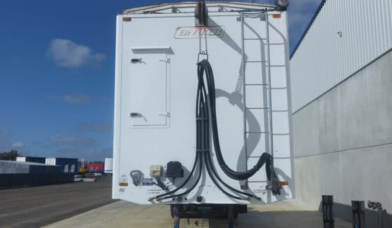 
								2009 Barker Walking FLOOR A Trailer full									