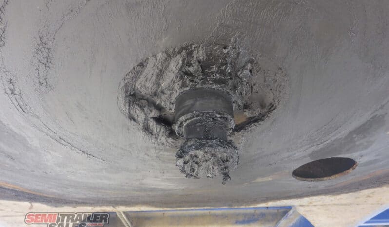 
								2009 Barker Walking FLOOR A Trailer full									