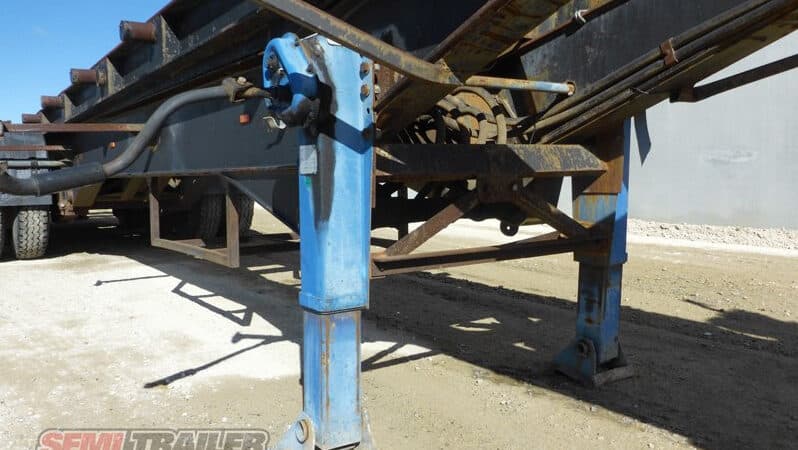 
								2004 Custom Bulldog Hook Lift Trailer full									