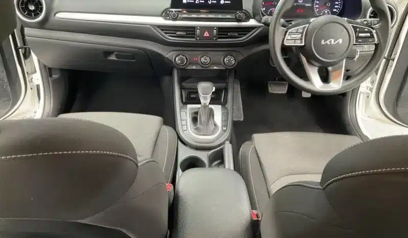 
								2023 Kia Cerato BD MY23 S White 6 Speed Automatic Hatchback full									