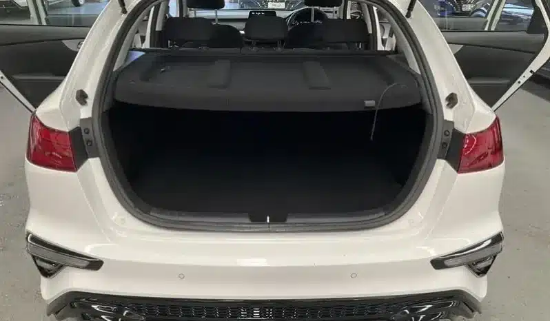 
								2023 Kia Cerato BD MY23 S White 6 Speed Automatic Hatchback full									