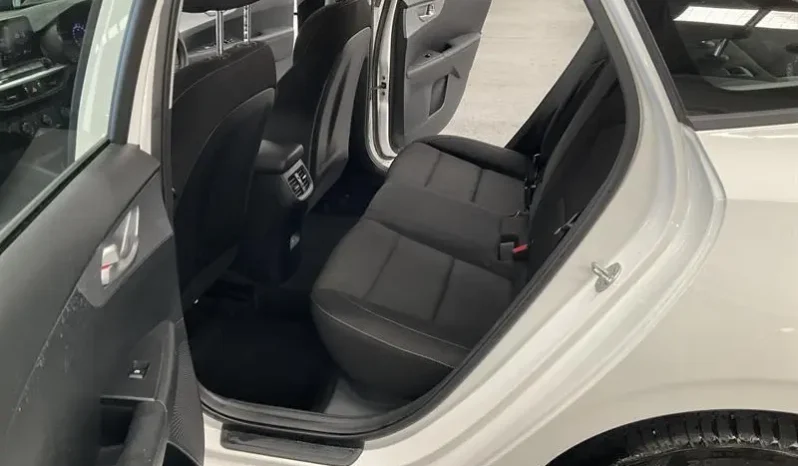 
								2023 Kia Cerato BD MY23 S White 6 Speed Automatic Hatchback full									