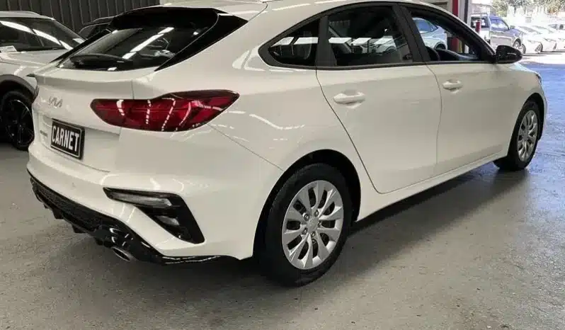 
								2023 Kia Cerato BD MY23 S White 6 Speed Automatic Hatchback full									