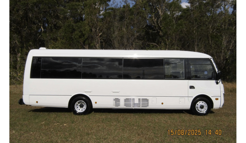 
								2022 Fuso Rosa Deluxe LWB full									